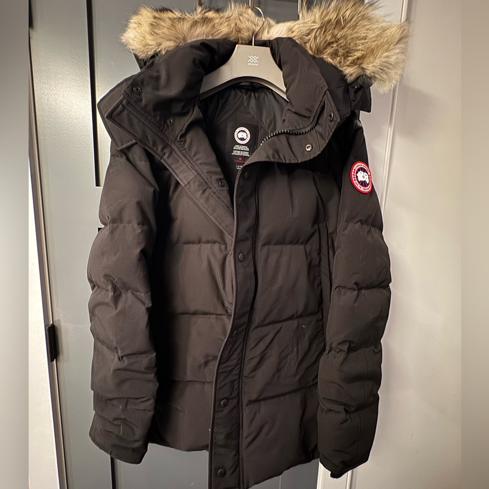 LIMITED BLACK FRIDAY PRICE - Canada Goose Black Down Jacket Fur Trim